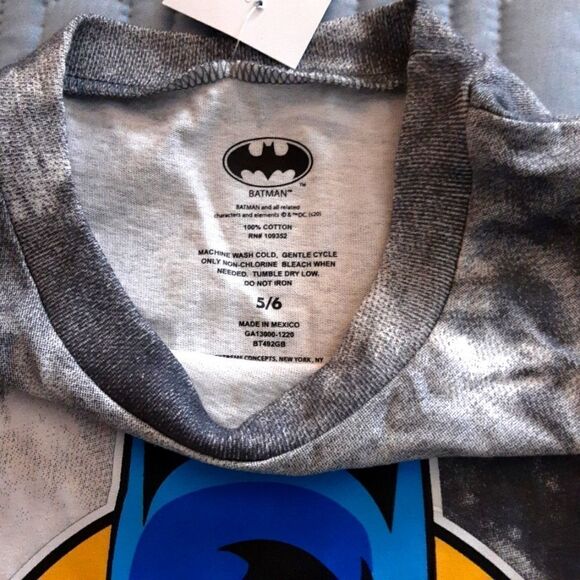 BATMAN‎ AUTHENTIC T-Shirt Short-Sleeved Tie-Dye Kids Size 5/6 - Picture 4 of 5